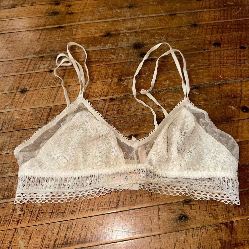 Victoria’s Secret M cream lace wireless sexy bralette